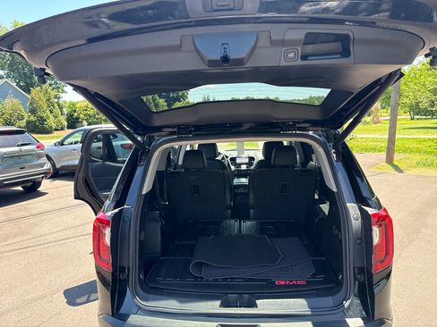 Used 2022 GMC Acadia SLT w/ Technology Package AWD/4WD image 11