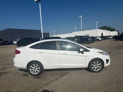 Used 2012 Ford Fiesta SE FWD image 8