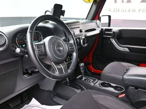 Used 2015 Jeep Wrangler Unlimited Sahara AWD/4WD image 14