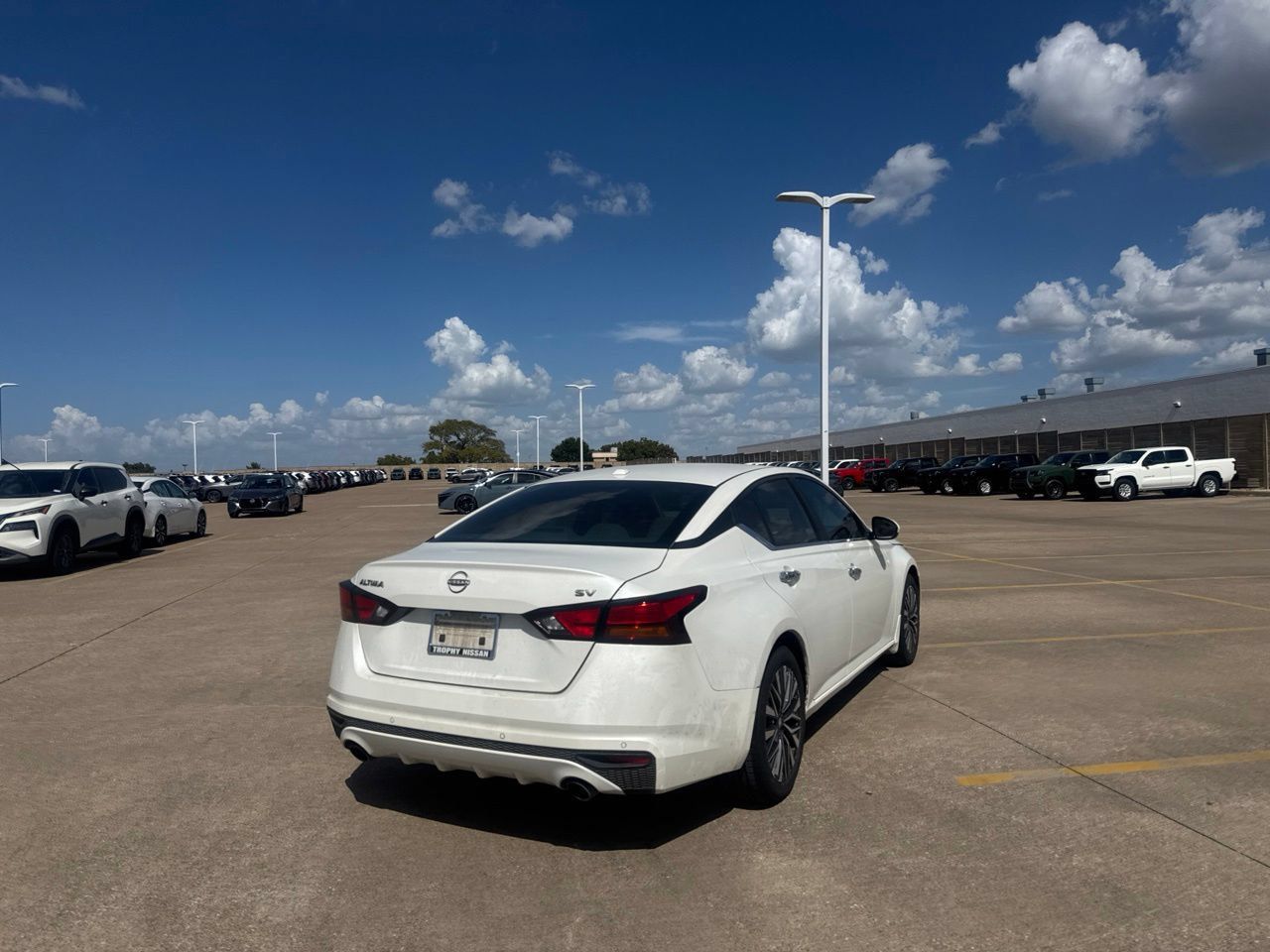 Certified 2024 Nissan Altima 2.5 SV w/ SV Premium Package FWD image 23