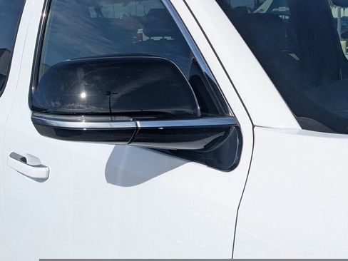 Used 2025 Jeep Wagoneer L Series II w/ 8-pass Seating Package image 10