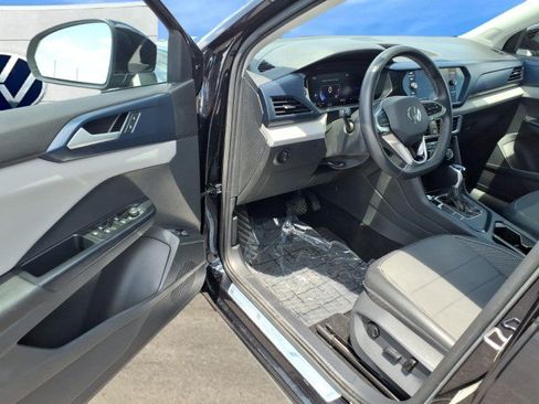 Certified 2023 Volkswagen Taos SE w/ Panoramic Sunroof Package FWD image 15