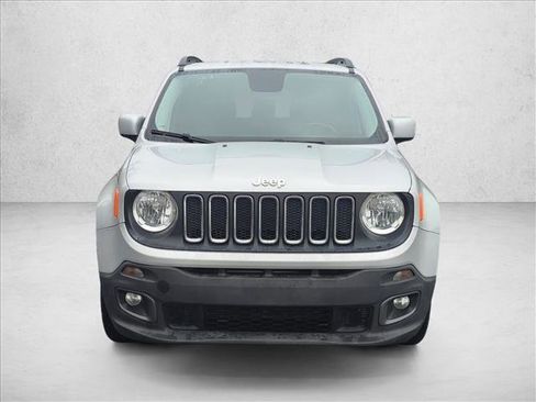 Used 2017 Jeep Renegade Latitude image 2