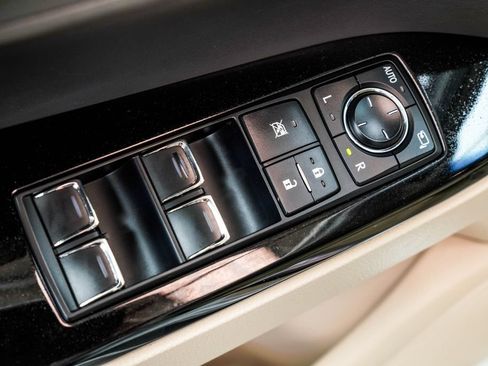 Used 2018 Lexus LX 570 4WD image 47