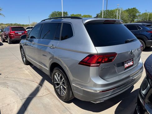 Used 2020 Volkswagen Tiguan SE w/ Panoramic Sunroof Package image 3