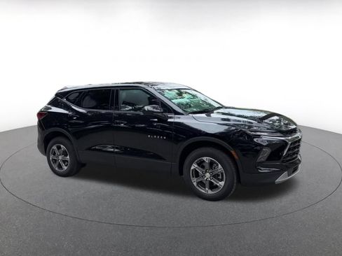 Used 2026 Chevrolet Blazer LT FWD image 2