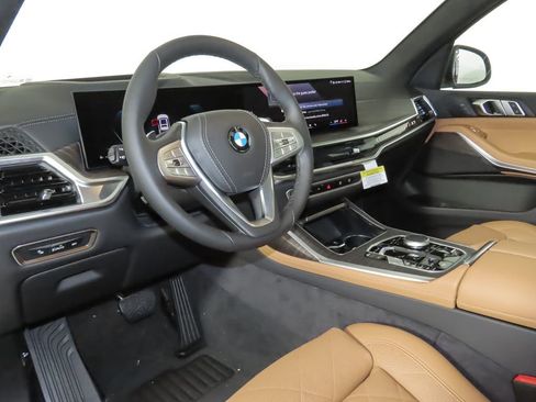 Used 2025 BMW X7 xDrive40i w/ Parking Assistance Package AWD/4WD image 11