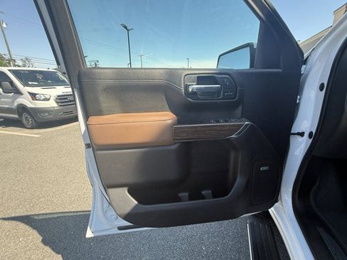 Used 2021 Chevrolet Silverado 1500 High Country AWD/4WD image 18