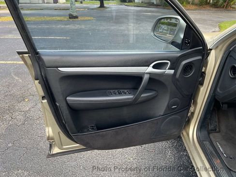 Used 2005 Porsche Cayenne S image 23