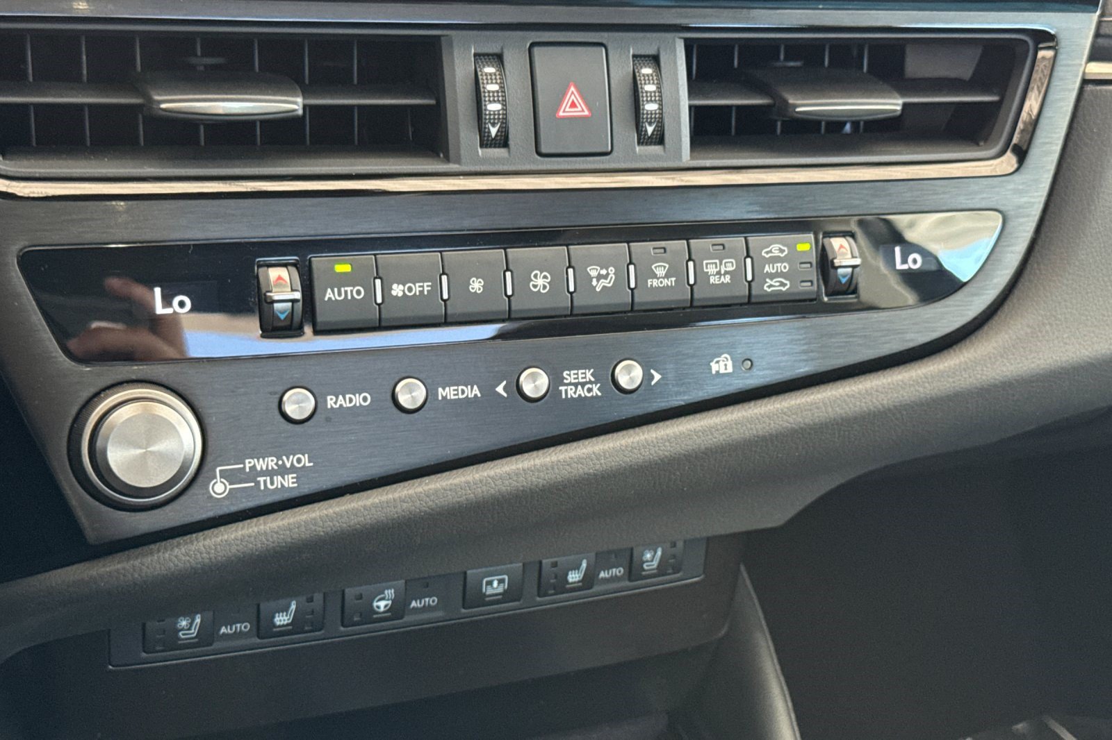 Used 2024 Lexus ES 350 w/ Accessory Package (Z2) FWD image 26