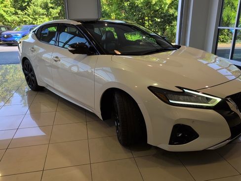 Used 2020 Nissan Maxima SR w/ Sport Mat Group image 7