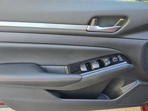 New 2025 Nissan Altima 2.5 SR image 16