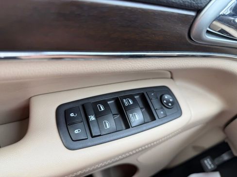 Used 2018 Jeep Grand Cherokee Limited w/ Luxury Group II AWD/4WD image 18