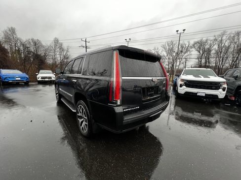 Used 2015 Cadillac Escalade Luxury image 24