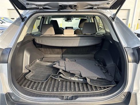 Used 2020 Toyota RAV4 XLE image 8