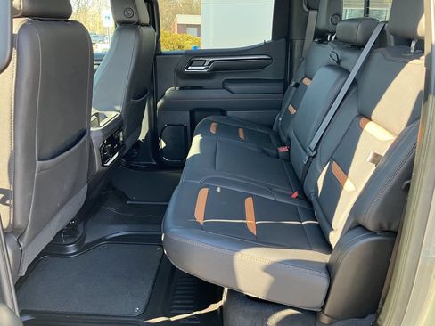 Used 2023 GMC Sierra 1500 AT4 w/ AT4 Premium Package AWD/4WD image 14