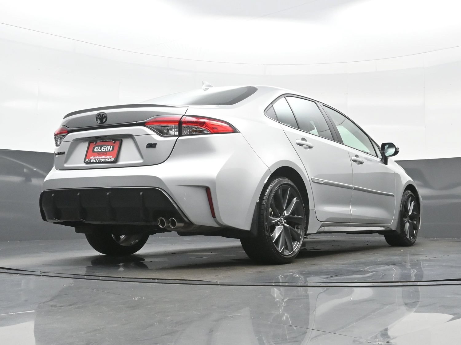 Used 2025 Toyota Corolla SE w/ SE Premium Package FWD image 31
