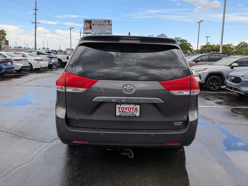 Used 2013 Toyota Sienna Limited w/ Premium Pkg AWD/4WD image 7