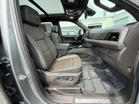 Used 2026 Chevrolet Suburban High Country w/ Sun And Tow Package AWD/4WD image 29