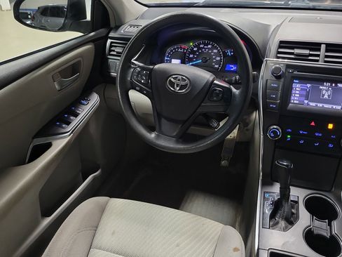 Used 2015 Toyota Camry LE image 11