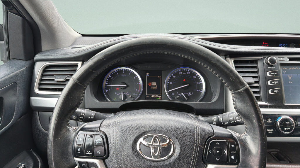 Used 2018 Toyota Highlander XLE AWD/4WD image 12
