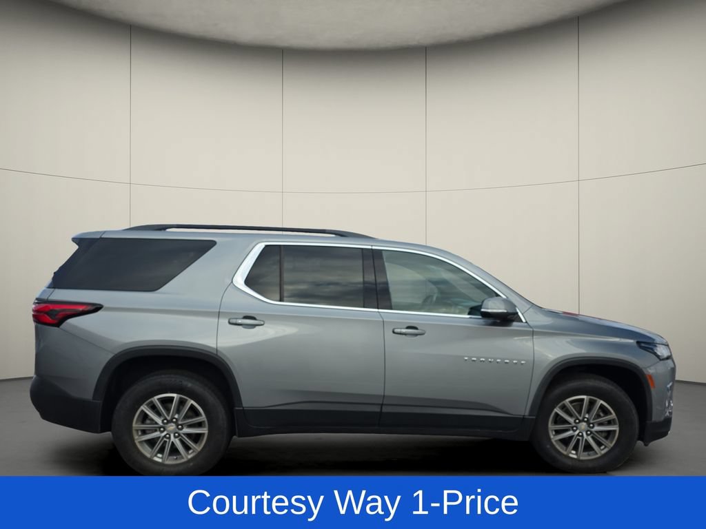 Used 2023 Chevrolet Traverse LT FWD image 11