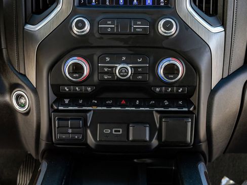 Used 2021 GMC Sierra 2500 Denali w/ Denali Ultimate Package image 27