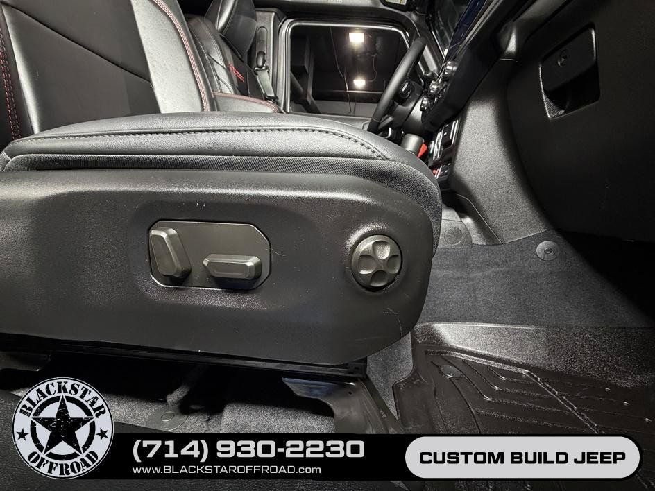 Used 2025 Jeep Wrangler Unlimited Rubicon AWD/4WD image 21