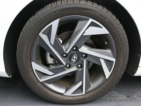 Used 2025 Hyundai Elantra SEL FWD image 25
