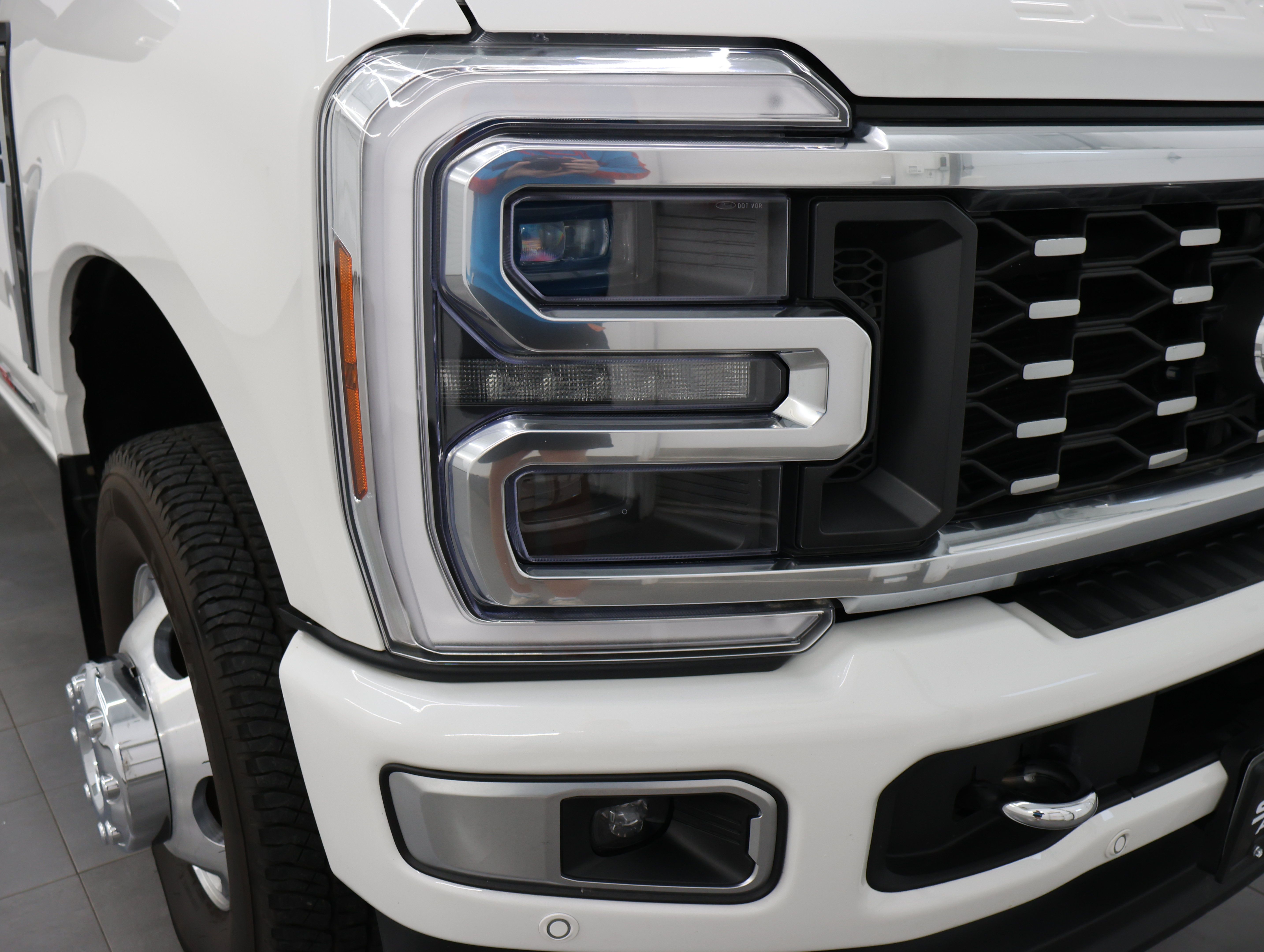 Used 2024 Ford F350 Limited w/ FX4 Off-Road Package AWD/4WD image 27