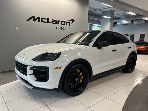 Used 2024 Porsche Cayenne Turbo GT AWD/4WD image 3