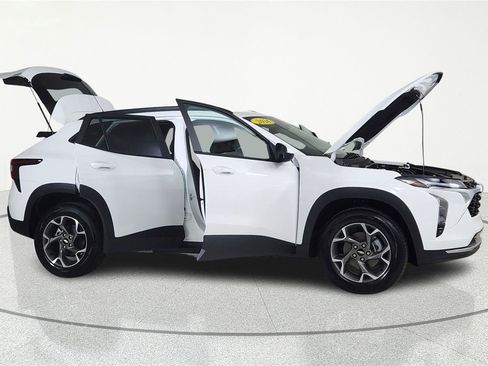 New 2026 Chevrolet Trax LT FWD image 8