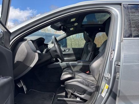 Used 2019 Volvo XC60 T5 R-Design image 11