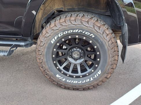 Used 2019 Toyota 4Runner TRD Off-Road Premium AWD/4WD image 18