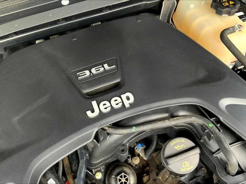 Used 2021 Jeep Gladiator Sport AWD/4WD image 30