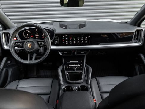 Certified 2025 Porsche Cayenne AWD/4WD image 16