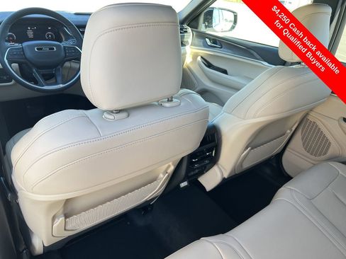 New 2025 Jeep Grand Cherokee Limited w/ Black Appearance Package image 21