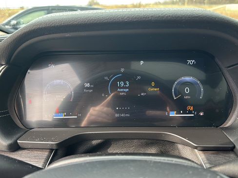 Used 2021 Jeep Grand Cherokee L Limited w/ Luxury Tech Group II image 16