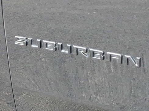 Used 2022 Chevrolet Suburban RST w/ Luxury Package image 32