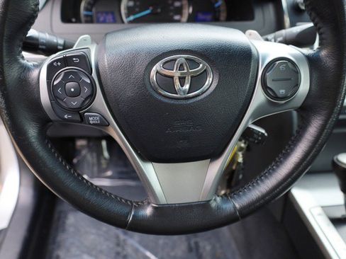 Used 2012 Toyota Camry SE FWD image 11