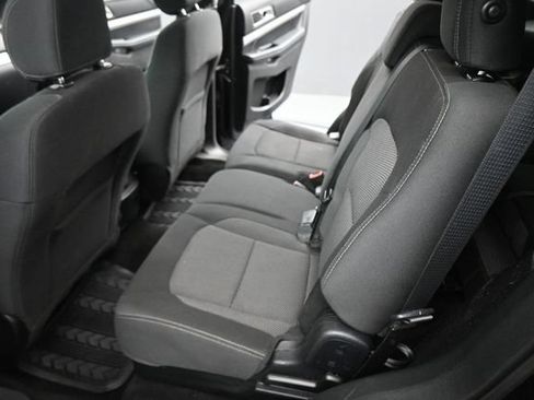Used 2017 Ford Explorer XLT AWD/4WD image 19