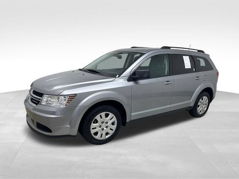 Used 2020 Dodge Journey SE w/ SE Popular Equipment Group FWD image 2