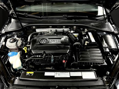 Used 2018 Volkswagen Golf R 4-Door AWD/4WD image 42
