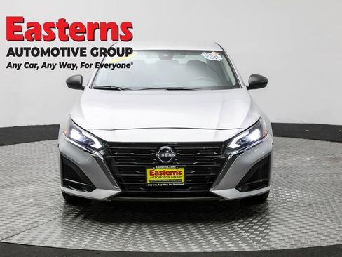 Used 2024 Nissan Altima 2.5 SV image 2