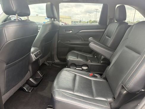 Used 2019 Toyota Highlander Limited FWD image 13