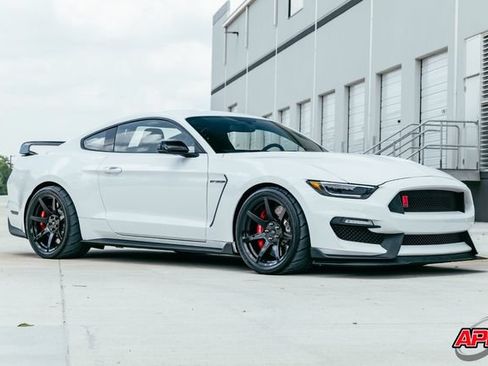 Used 2017 Ford Mustang Shelby GT350R w/ GT350R Equipment Group 920A RWD image 63