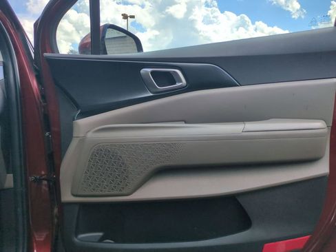 Used 2025 Kia Carnival image 34