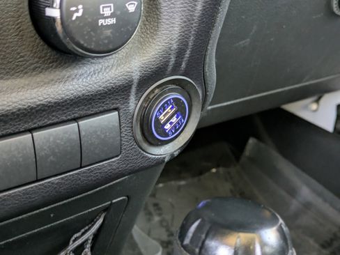 Used 2015 Jeep Wrangler Sport image 28