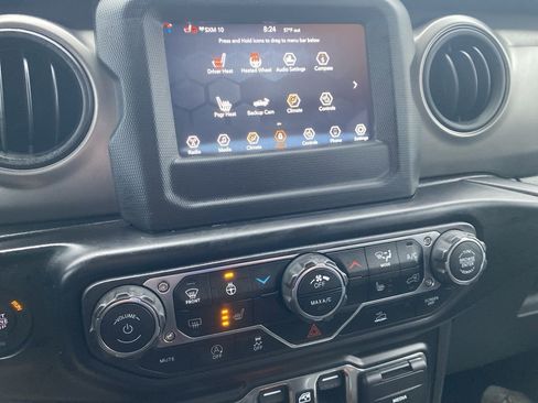 Used 2022 Jeep Gladiator Willys image 16