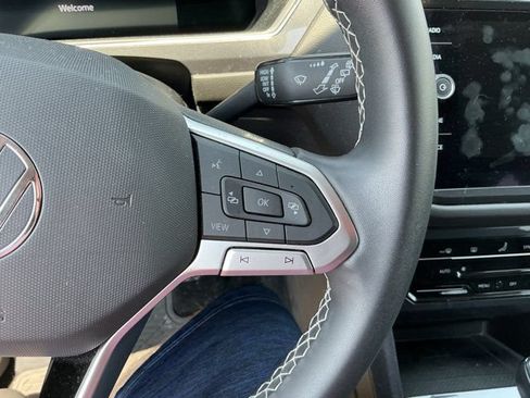 Used 2022 Volkswagen Tiguan SE FWD image 24